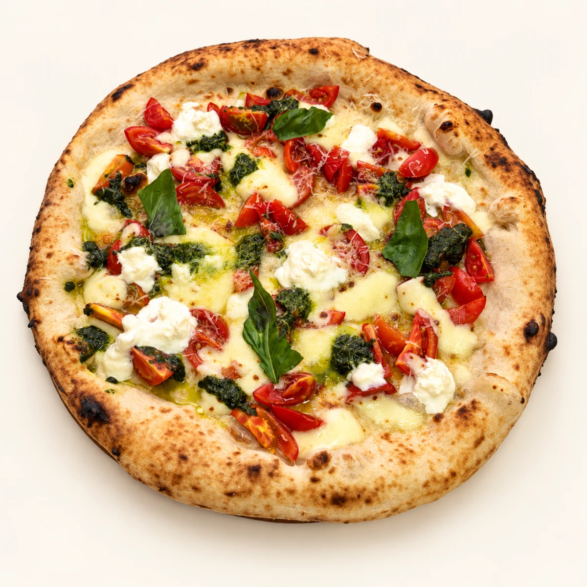 Pizza cu mozzarella, roșii și busuioc